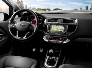 Kia Rio - GPS navigace a parkovací kamera